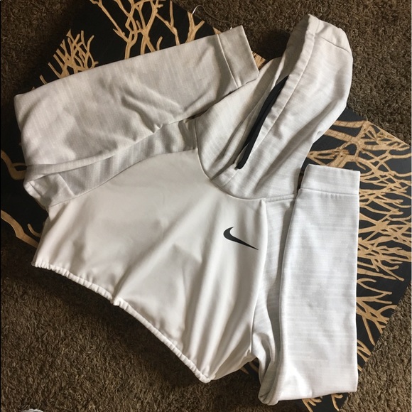 Nike Tops - Nike cropped sweater